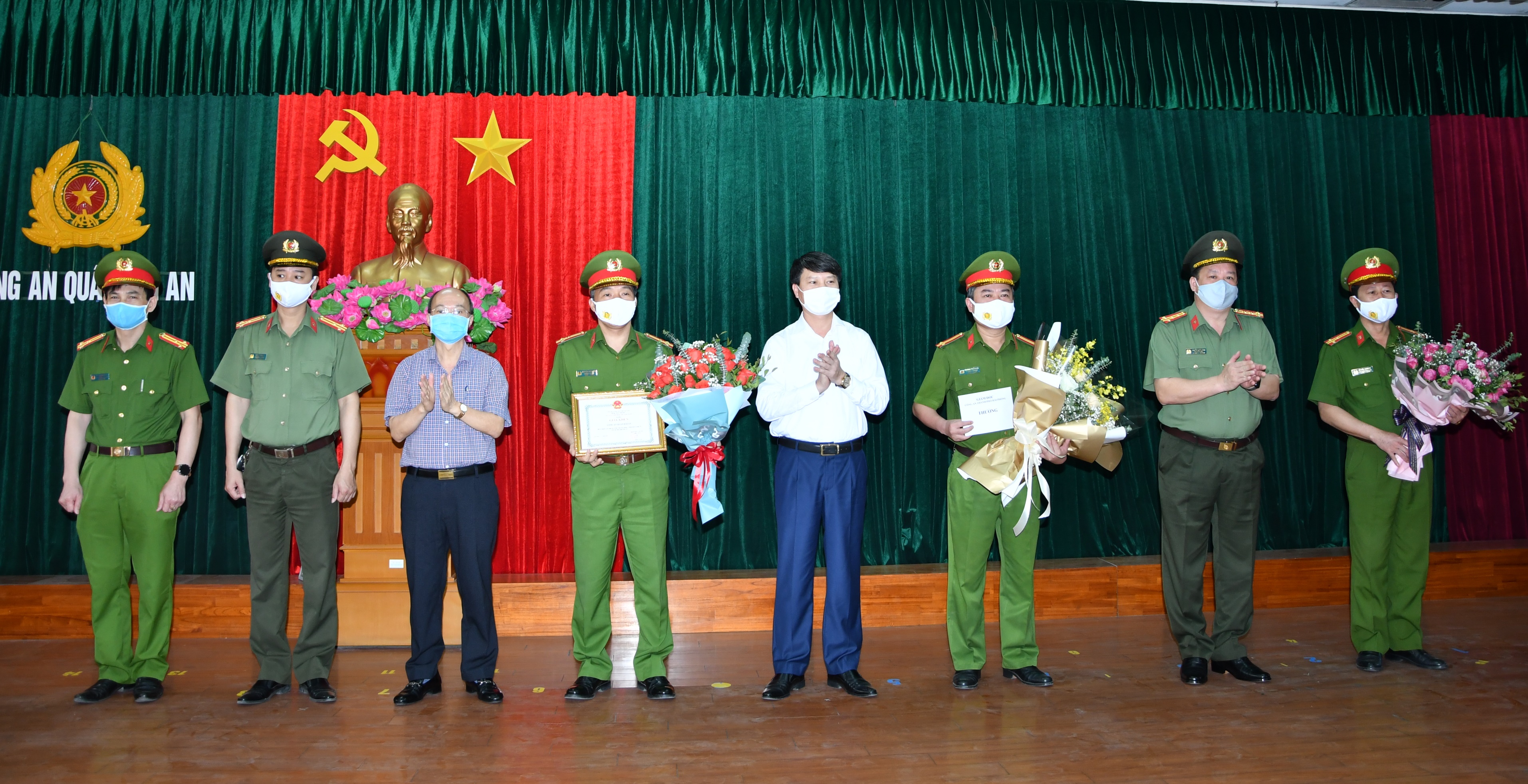 Khen thưởng Công an quận Hải An